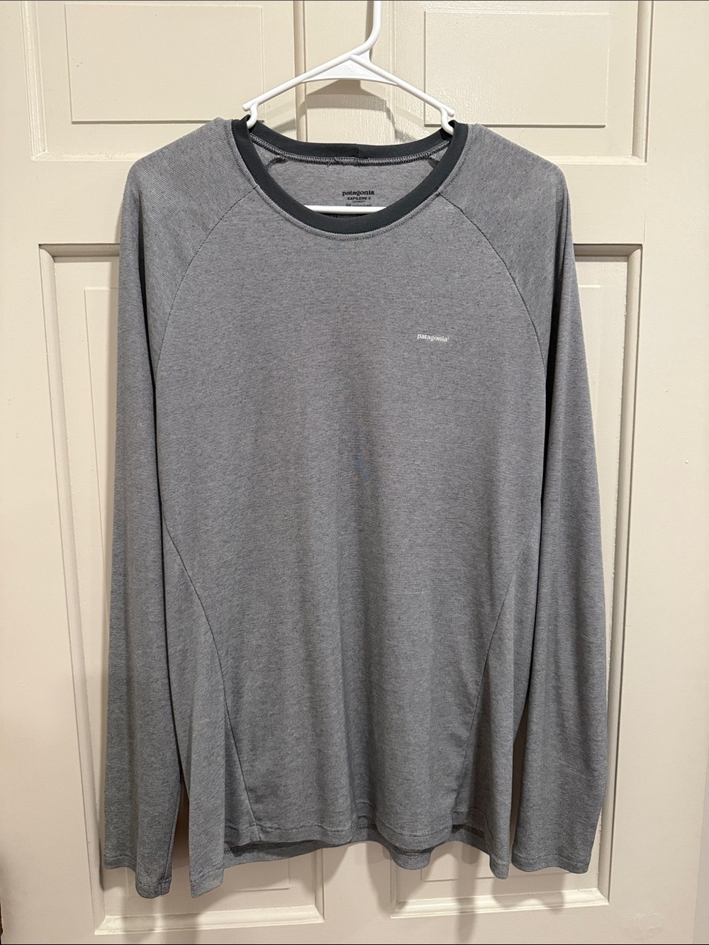 Patagonia Men's Capilene 2 Heather Gray Long-Sleeve Crew Tee Size Large